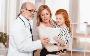 Experienced Family Doctor Providing Care in Mesa