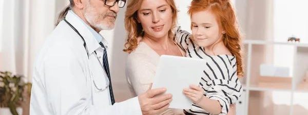 Experienced Family Doctor Providing Care in Mesa